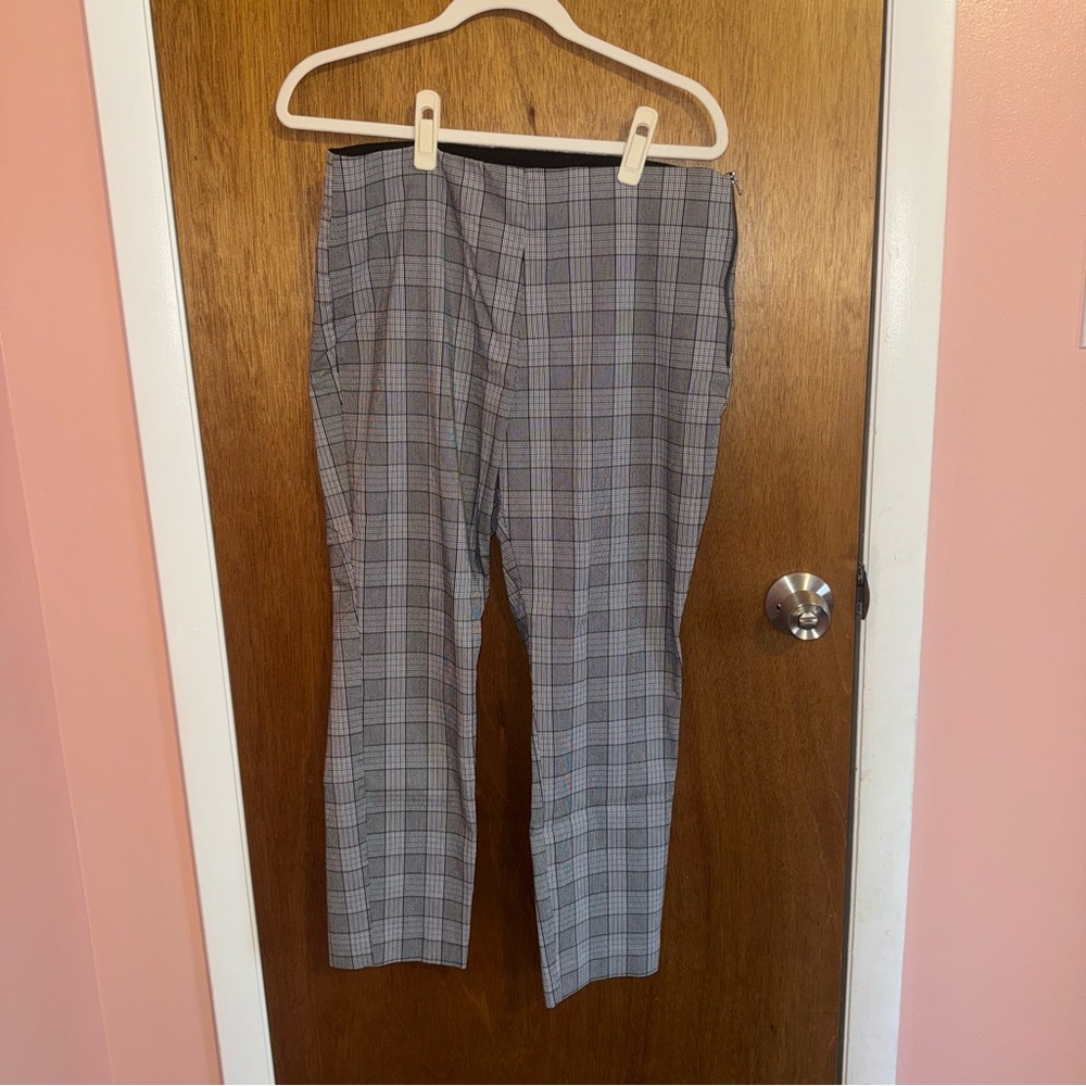 a new day Women's Black and Gray Plaid Cropped Pants